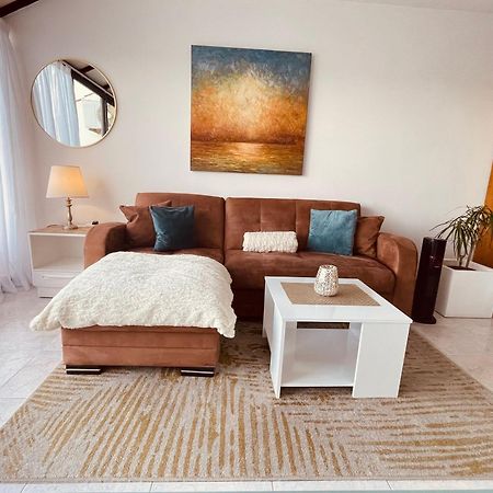 Seafront Apartment Terrace, Lounger & Panoramic Ocean Views 梅利哈 外观 照片