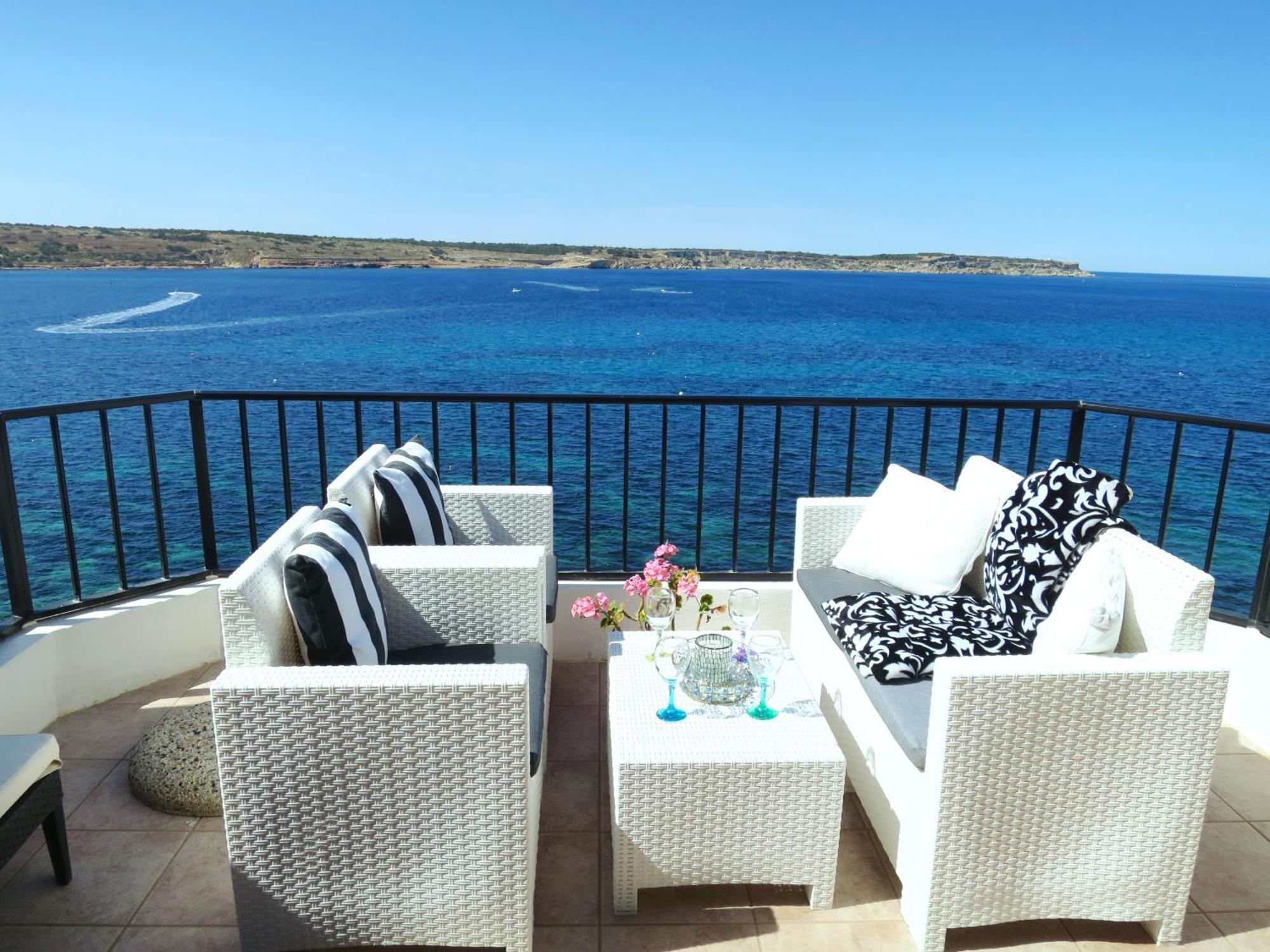 Seafront Apartment Terrace, Lounger & Panoramic Ocean Views 梅利哈 外观 照片
