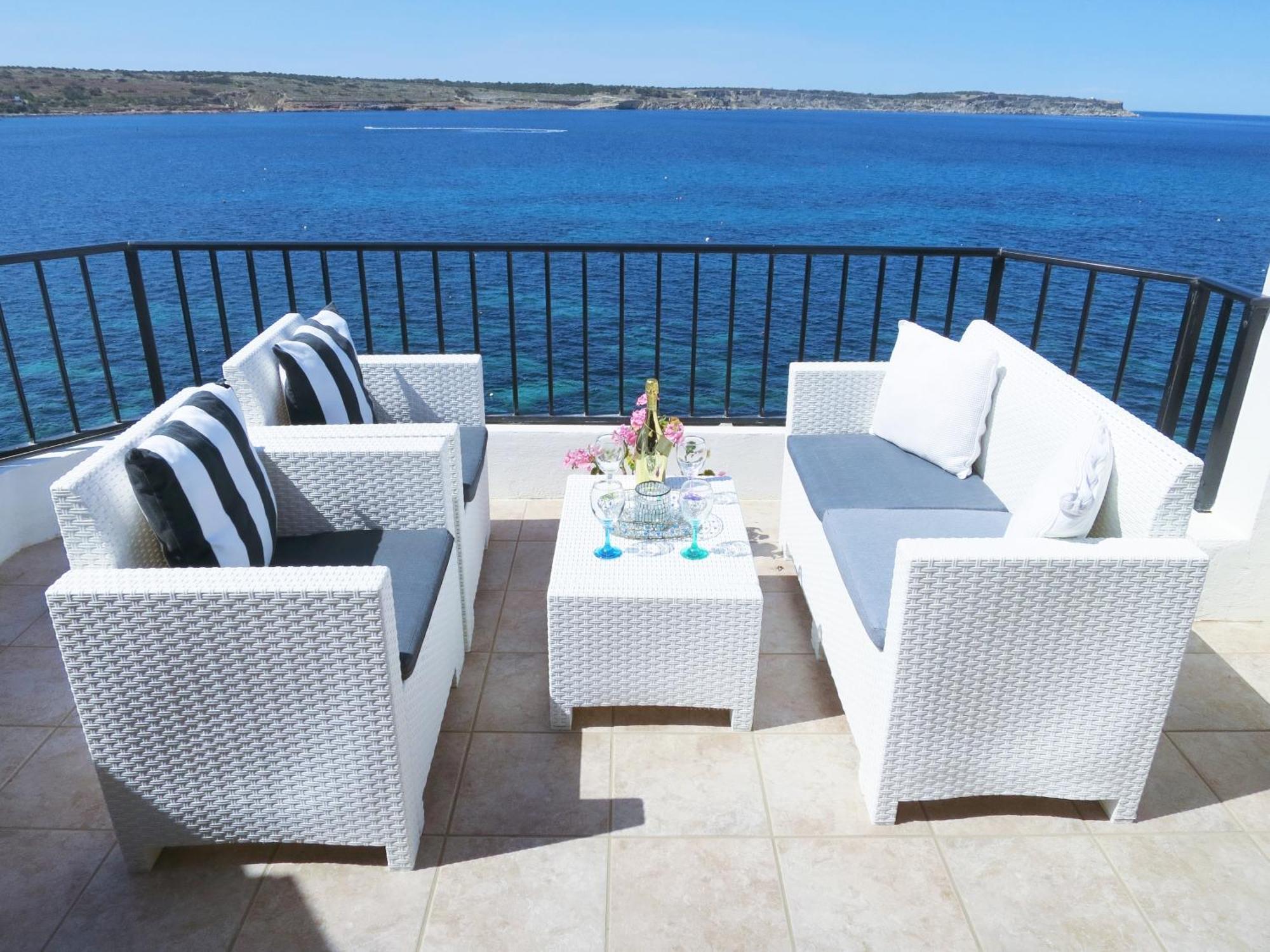 Seafront Apartment Terrace, Lounger & Panoramic Ocean Views 梅利哈 外观 照片