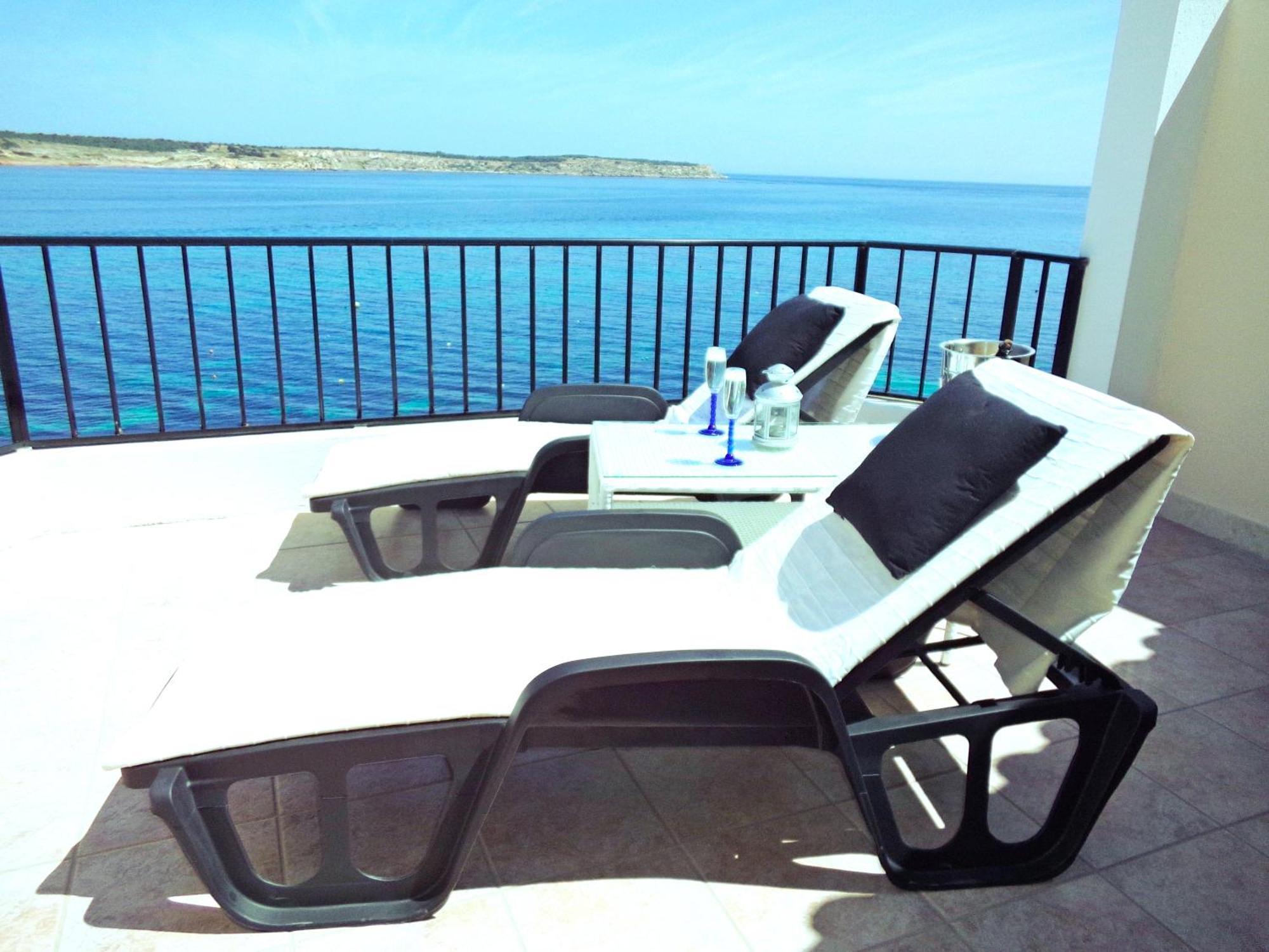 Seafront Apartment Terrace, Lounger & Panoramic Ocean Views 梅利哈 外观 照片