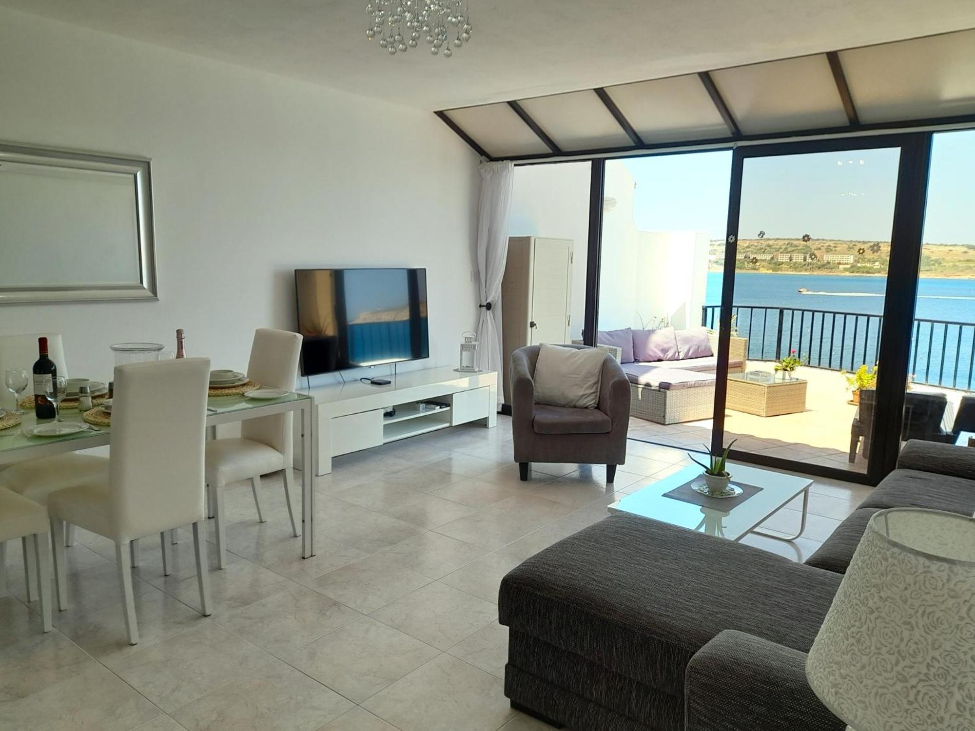 Seafront Apartment Terrace, Lounger & Panoramic Ocean Views 梅利哈 客房 照片