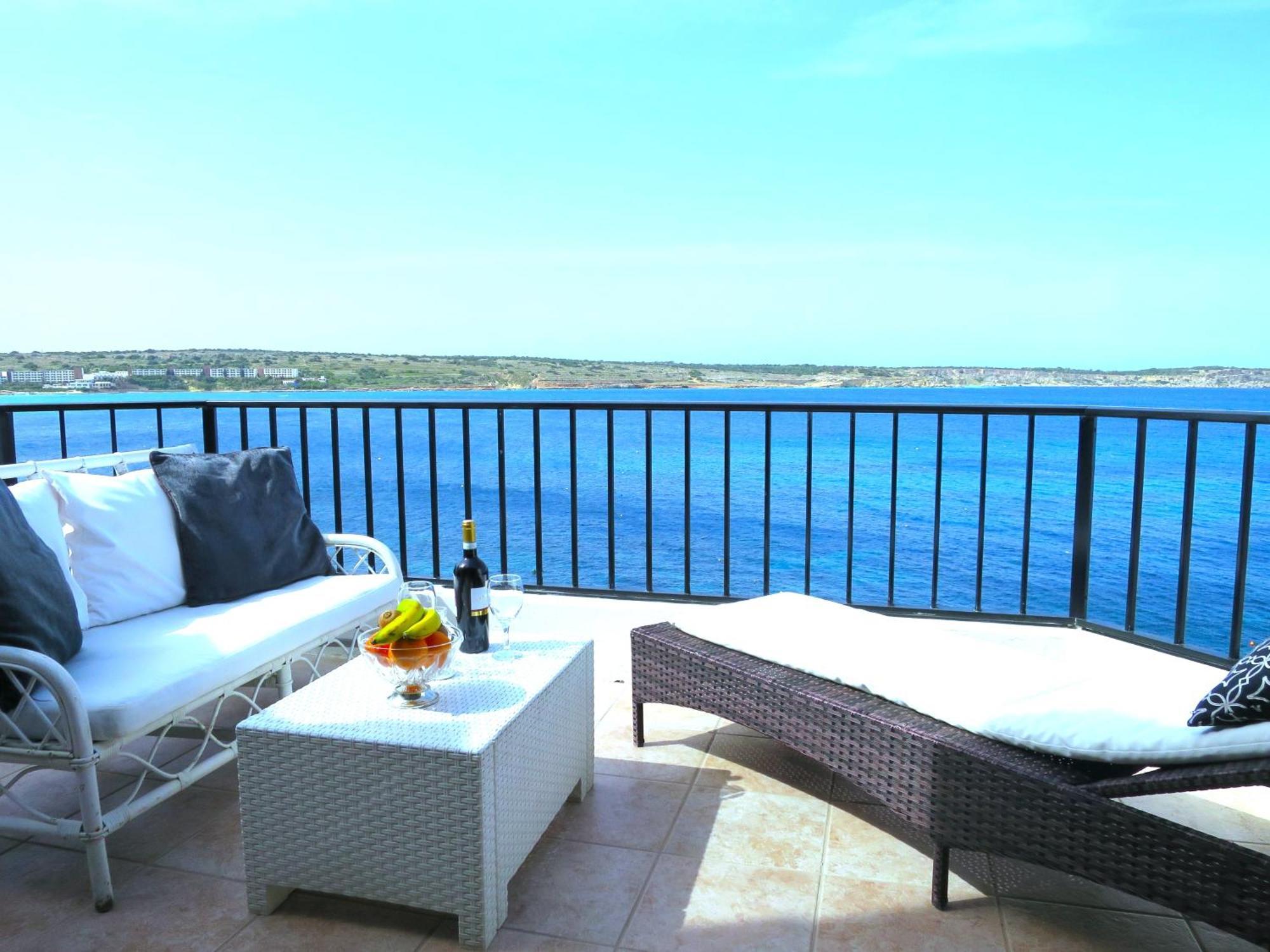 Seafront Apartment Terrace, Lounger & Panoramic Ocean Views 梅利哈 外观 照片