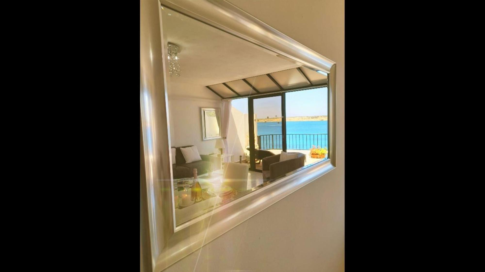 Seafront Apartment Terrace, Lounger & Panoramic Ocean Views 梅利哈 客房 照片