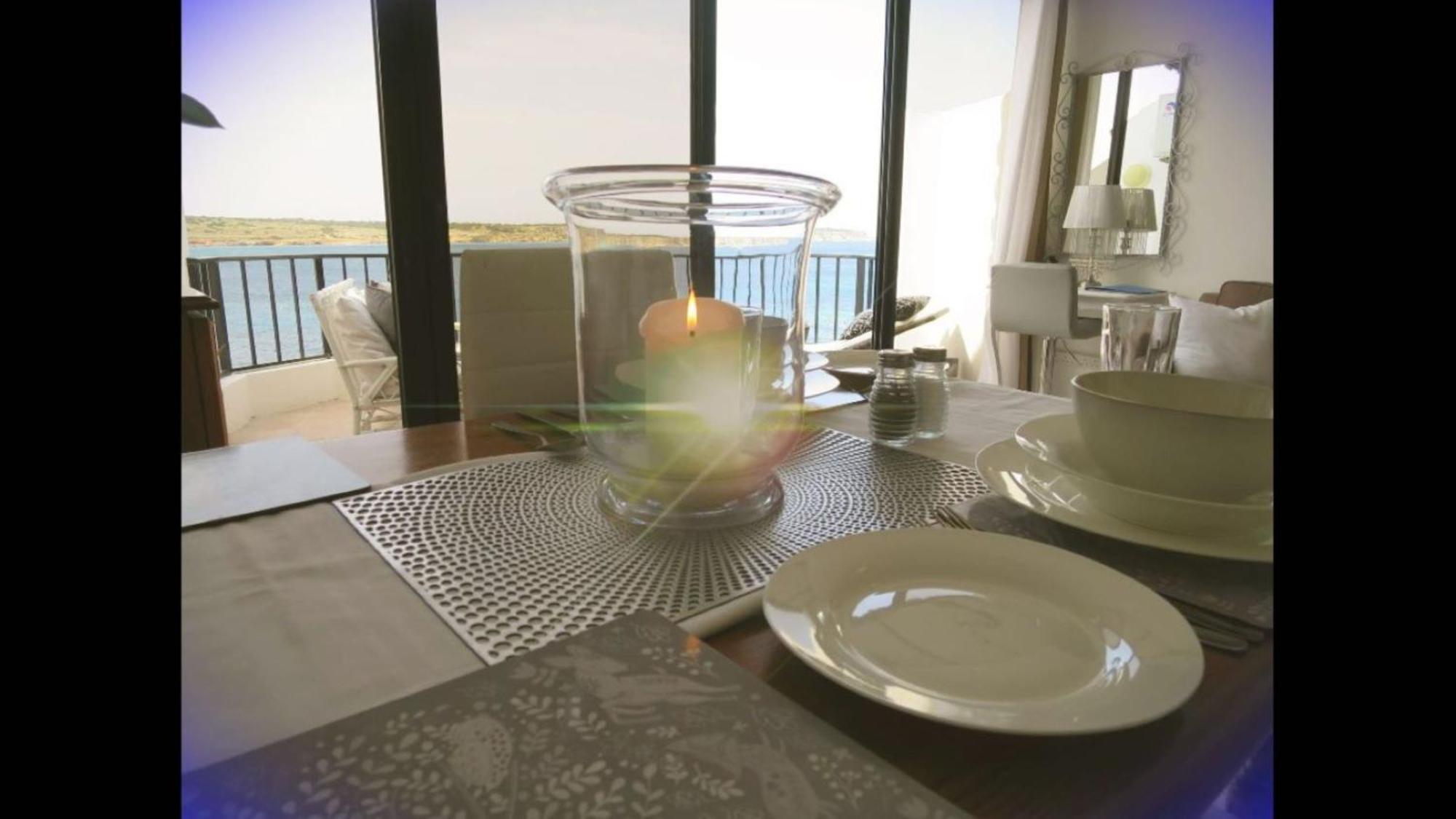 Seafront Apartment Terrace, Lounger & Panoramic Ocean Views 梅利哈 客房 照片