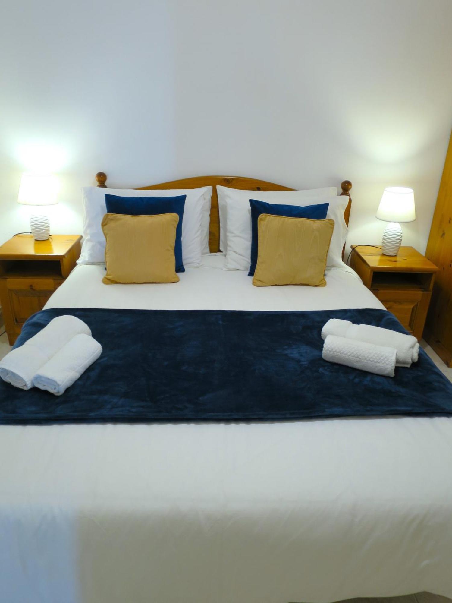 Seafront Apartment Terrace, Lounger & Panoramic Ocean Views 梅利哈 客房 照片