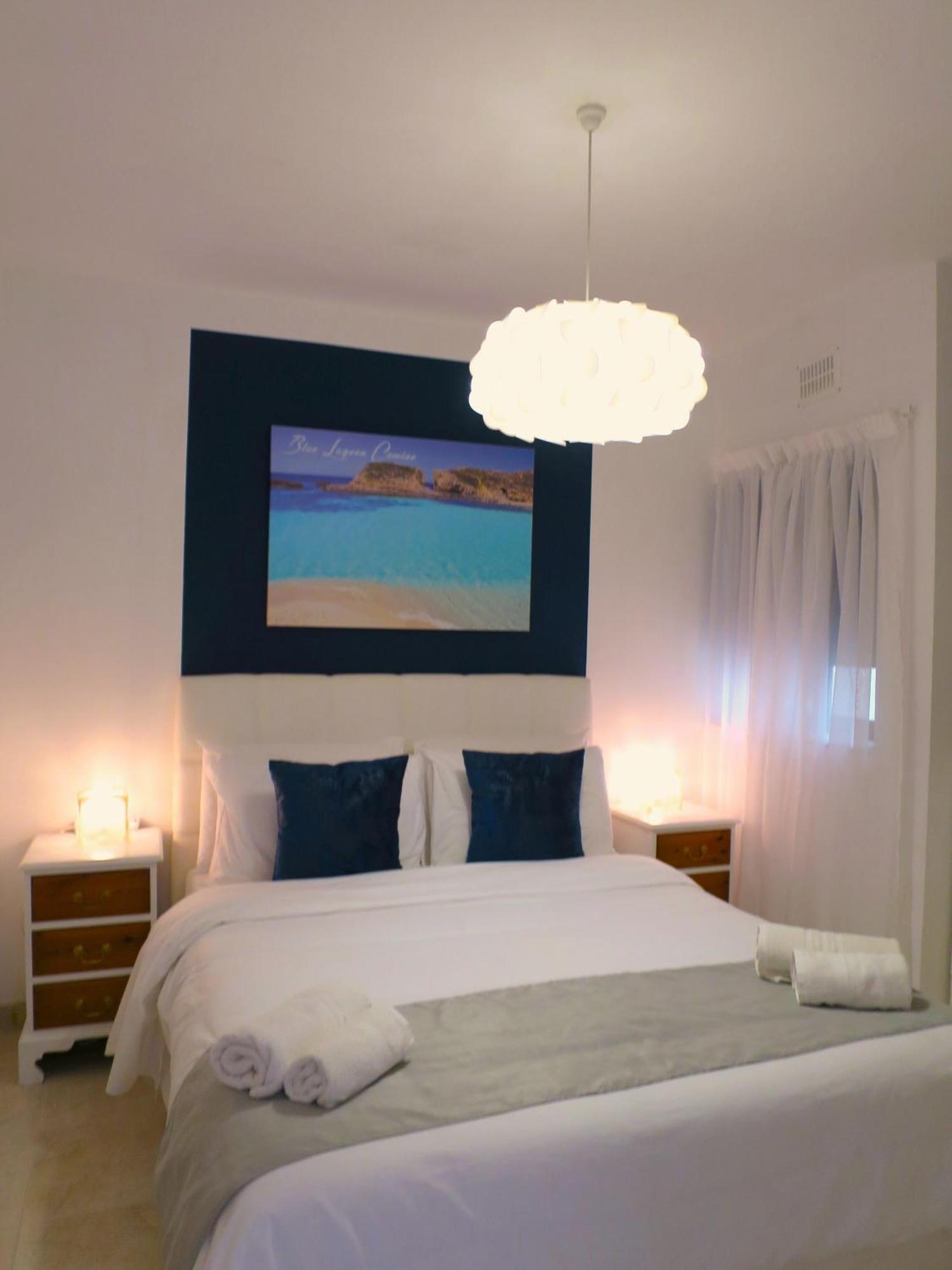 Seafront Apartment Terrace, Lounger & Panoramic Ocean Views 梅利哈 客房 照片