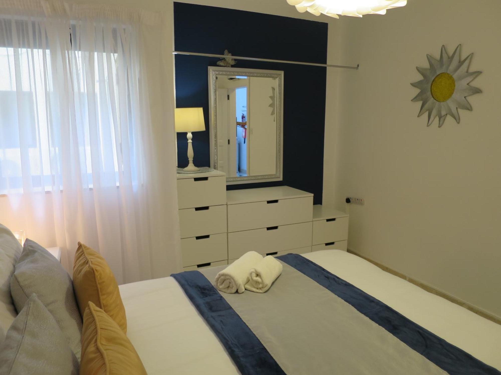 Seafront Apartment Terrace, Lounger & Panoramic Ocean Views 梅利哈 客房 照片