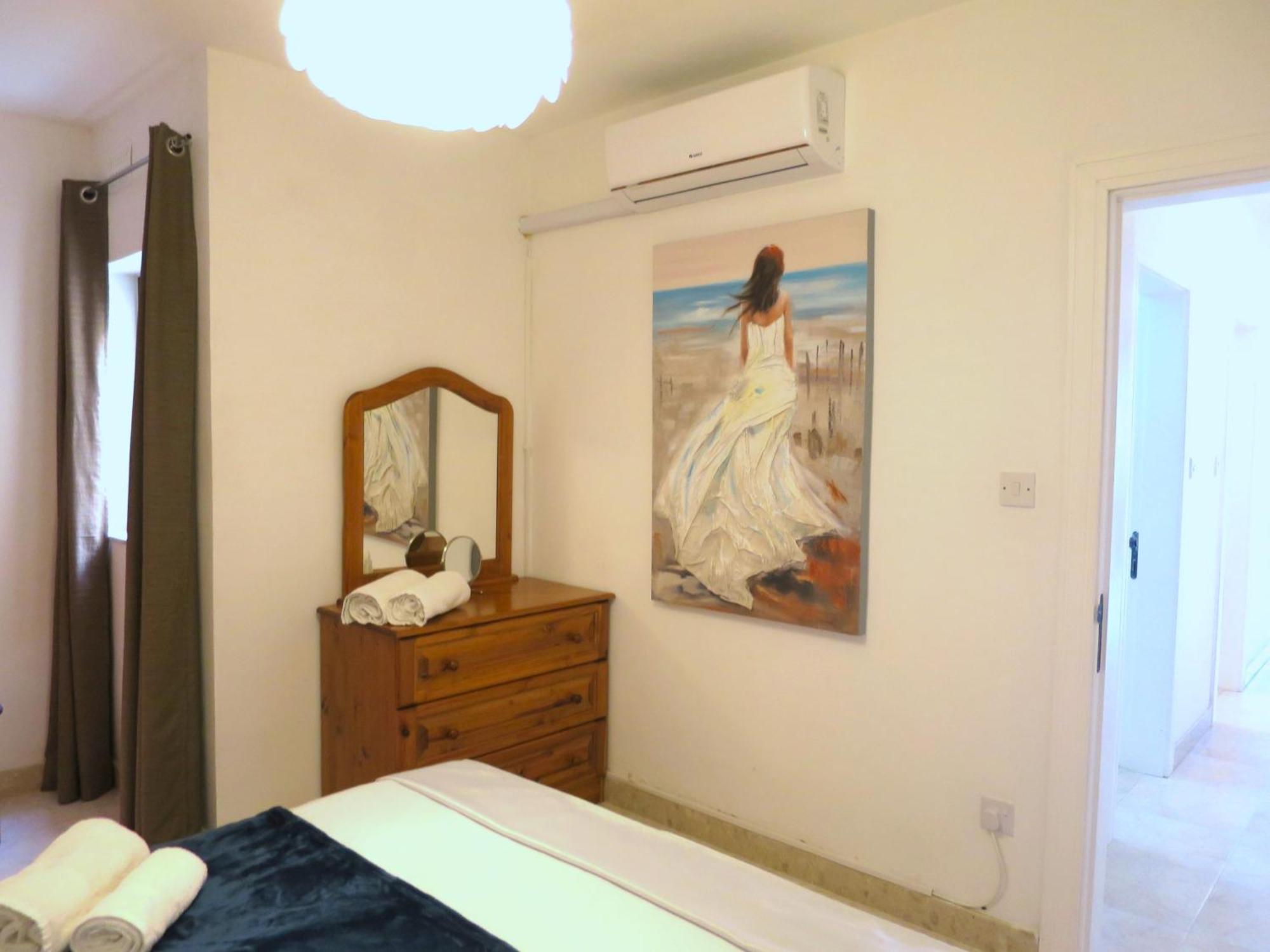 Seafront Apartment Terrace, Lounger & Panoramic Ocean Views 梅利哈 客房 照片
