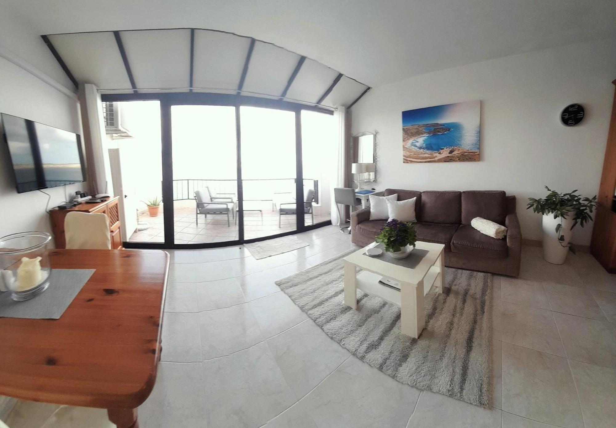 Seafront Apartment Terrace, Lounger & Panoramic Ocean Views 梅利哈 客房 照片
