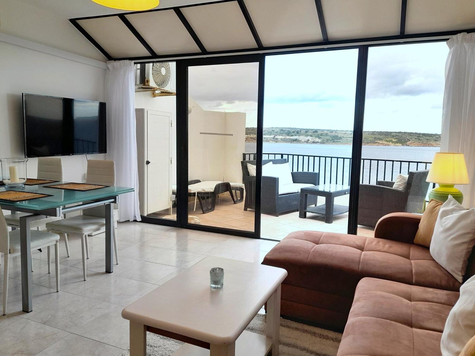Seafront Apartment Terrace, Lounger & Panoramic Ocean Views 梅利哈 客房 照片