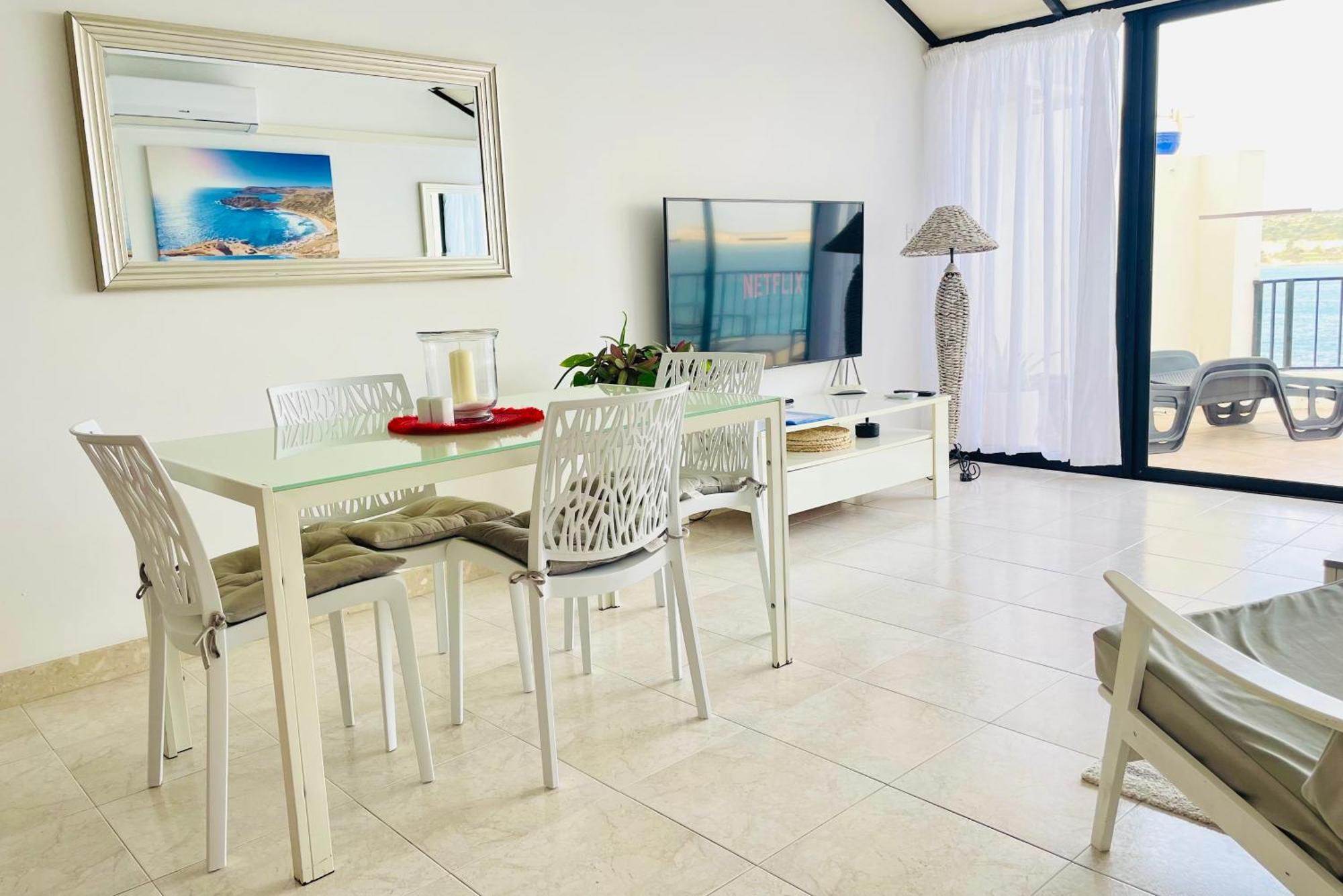 Seafront Apartment Terrace, Lounger & Panoramic Ocean Views 梅利哈 外观 照片