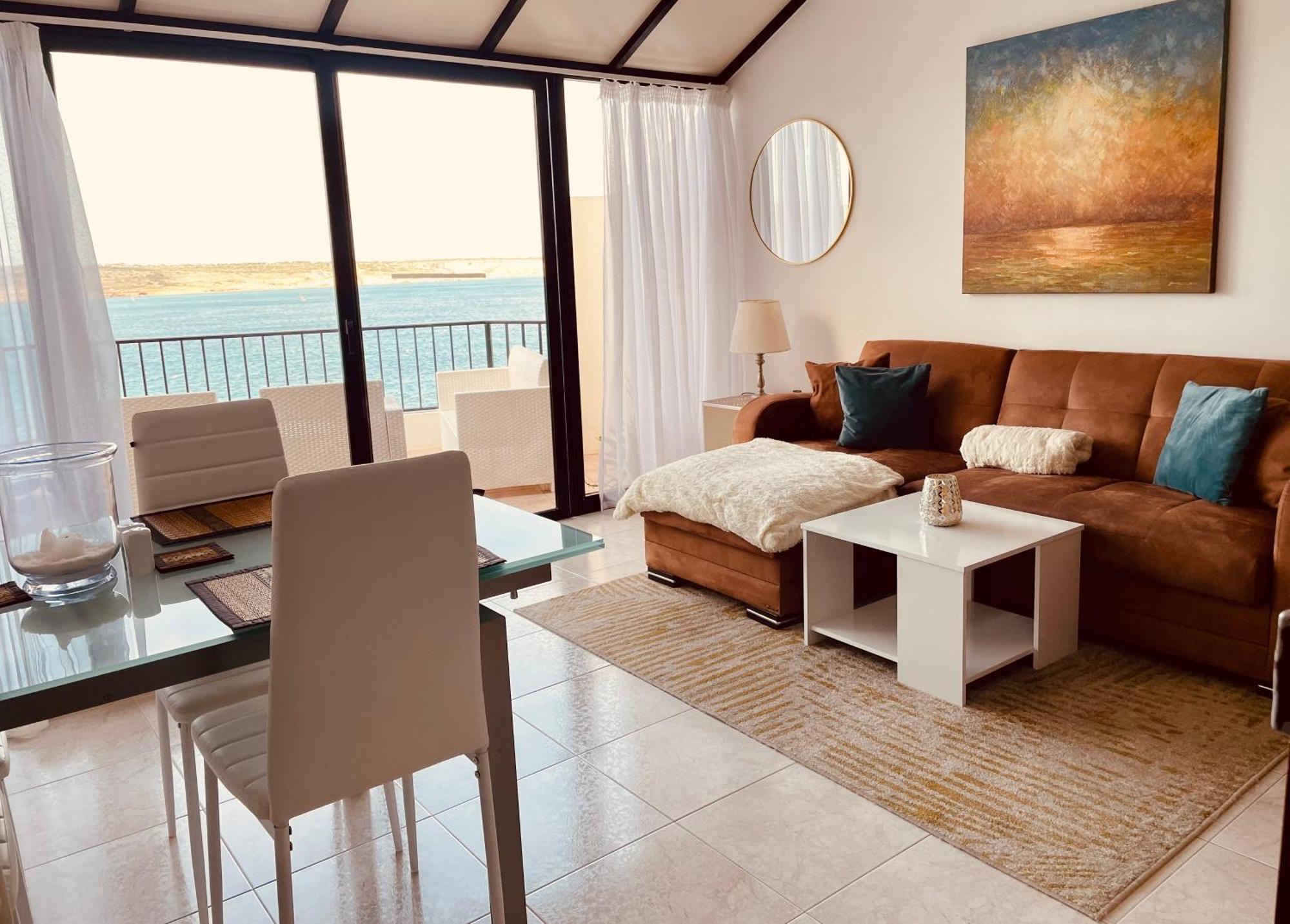 Seafront Apartment Terrace, Lounger & Panoramic Ocean Views 梅利哈 外观 照片