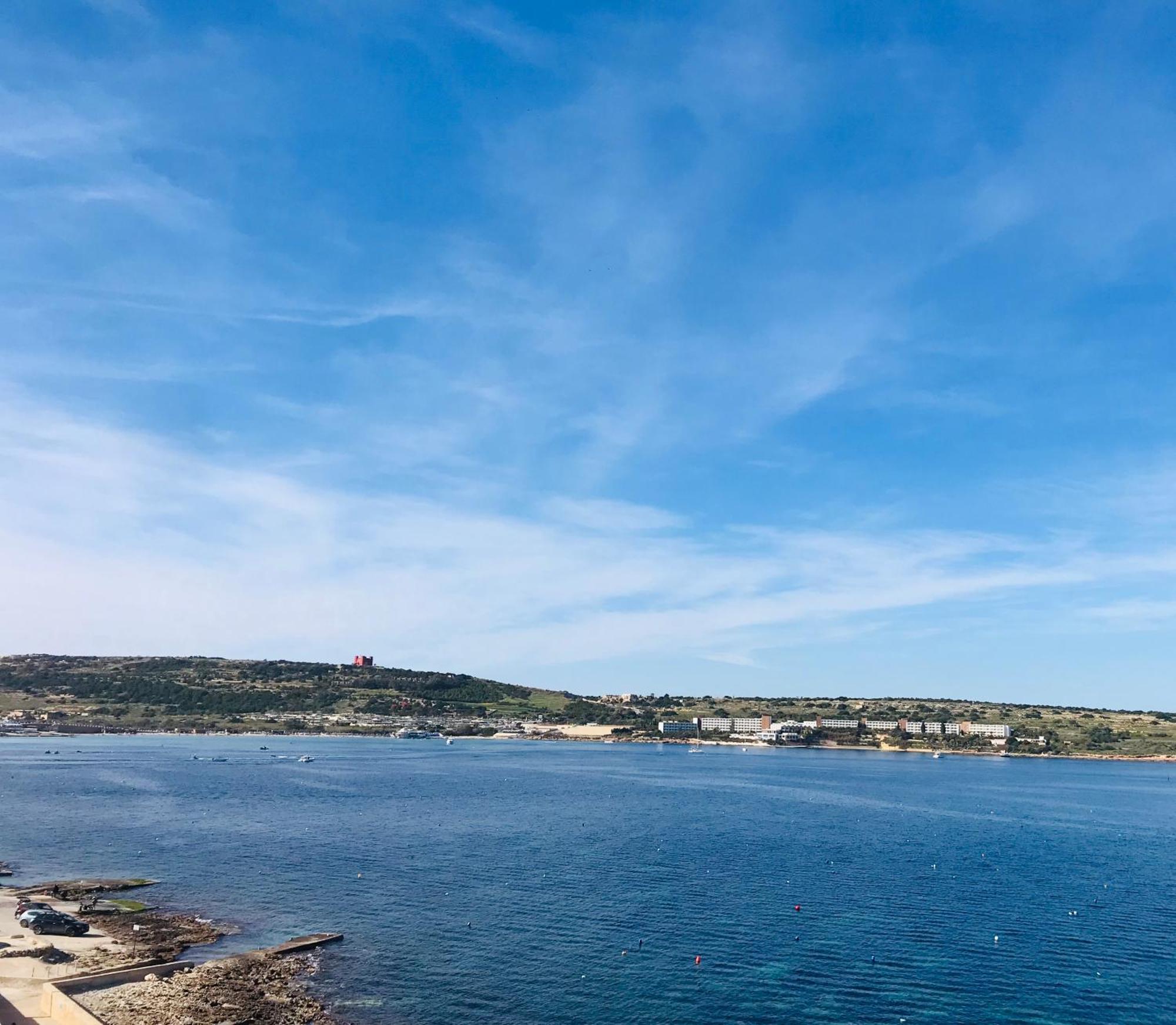 Seafront Apartment Terrace, Lounger & Panoramic Ocean Views 梅利哈 外观 照片