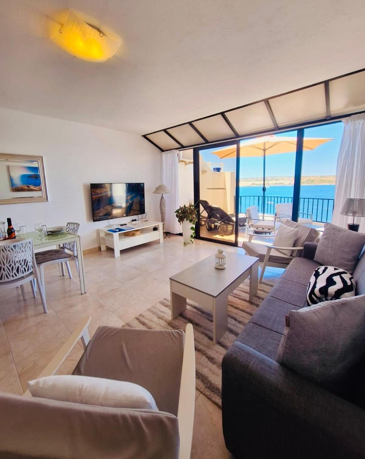 Seafront Apartment Terrace, Lounger & Panoramic Ocean Views 梅利哈 外观 照片